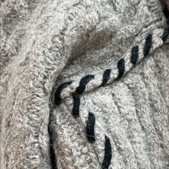 dh NEW YORK super Cozy Sweater - Picture 5 of 7